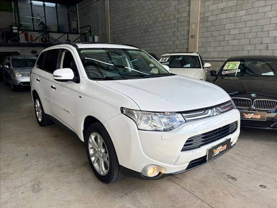MITSUBISHI OUTLANDER 3.0 GT 4X4 V6 24V GASOLINA 4P AUTOMÁTICO